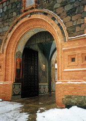 Пюхтицкий монастырь. Святые врата