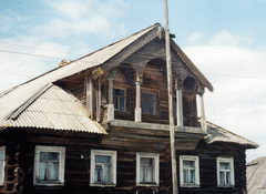 Дом с мезонином в деревне Пяльма