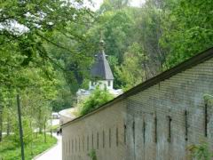 Монастырская стена и нижний вход