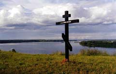 Пыскор. Поклонный крест на городище поставлен в память Трифона Вятского