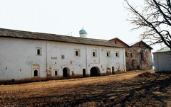 Тихвин. Тихвинский Успенский монастырь. Здание казенных келий (конец XVII века)