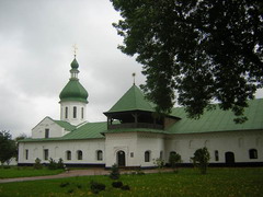 Новгород-Северский. Спасо-Преображенский монастырь. Петропавловская церковь с трапезной