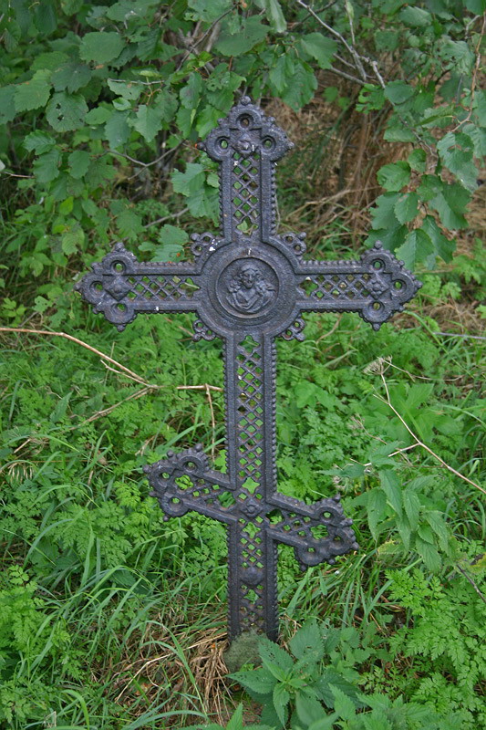 Чугунный крест. Старообрядческий намогильный крест. Крест Могильный литой. Крест чугунный. Чугунный крест на могилу.